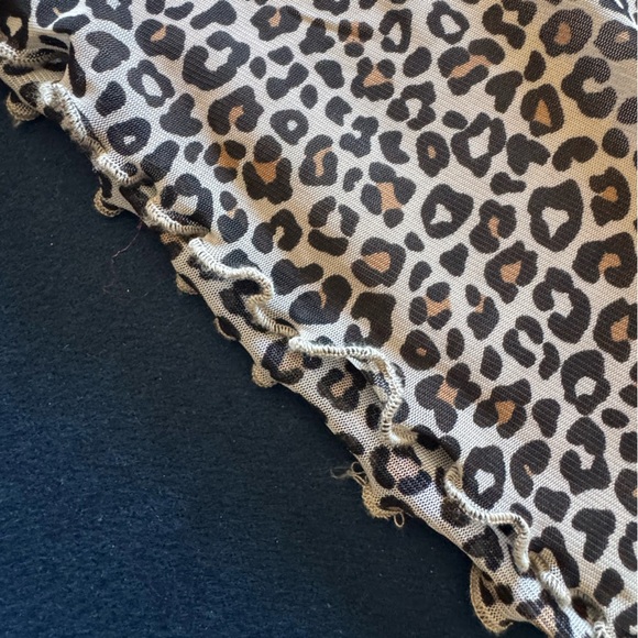 SUPER STYLISH FLATTERING Leopard Print Skirt- fully lined with slit and FUN hem! - Picture 4 of 10